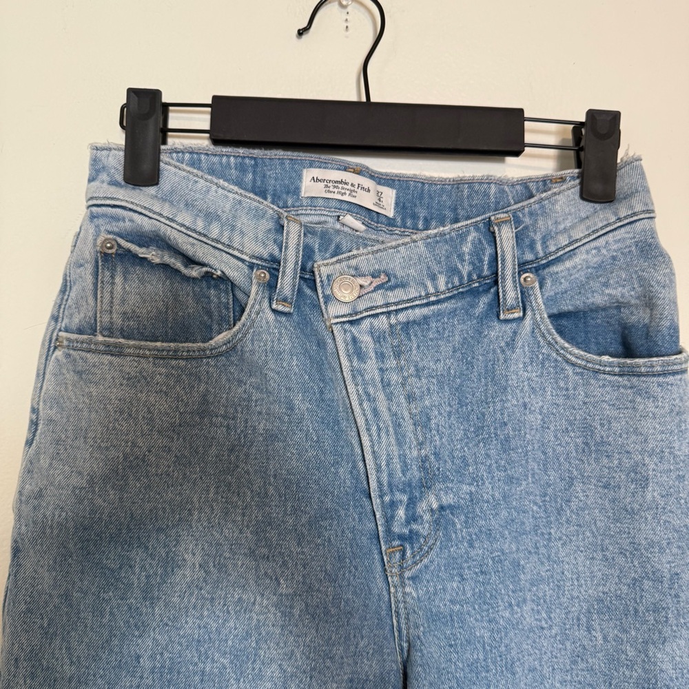 Abercrombie & Fitch High-Rise Light Blue Jeans - Picture 3 of 6